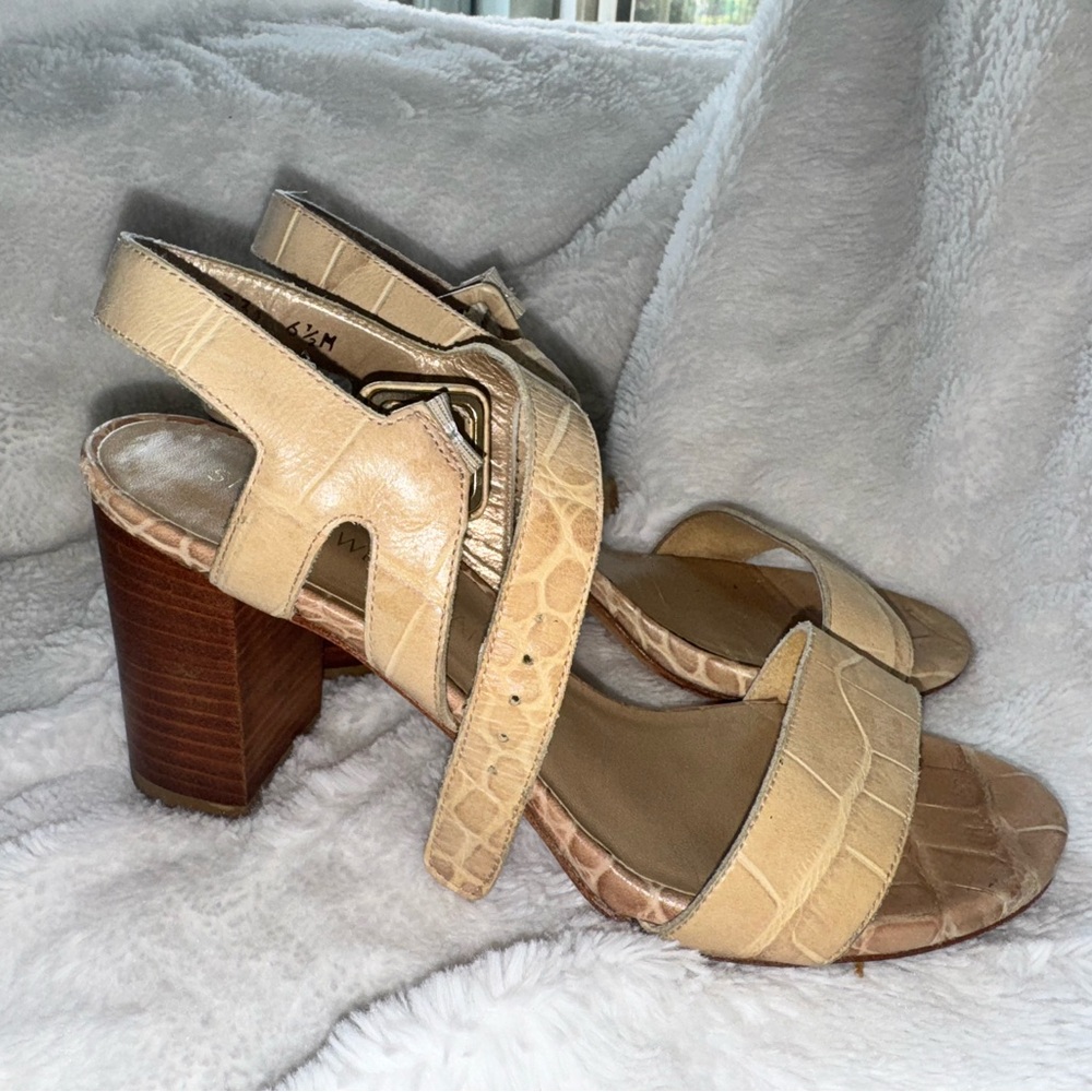 Stuart Weitzman Tan heels with Luxe Minimalist Design